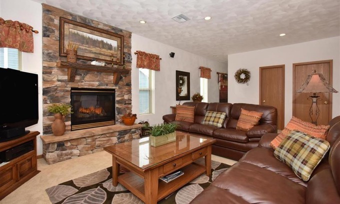 Seven Springs Apartment | Seven Springs Woodridge 4 Bedroom Premium Condo, Mountain Views! condo