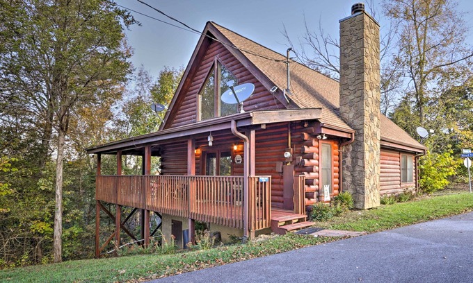 Sevierville Cabin | Sevierville Cabin w/Lake Access & Private Hot Tub