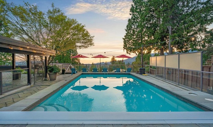 Upper Lonsdale House | Seymour Private Bedroom, Ensuite Bathroom with Shared Pool, Hot Tub with Views