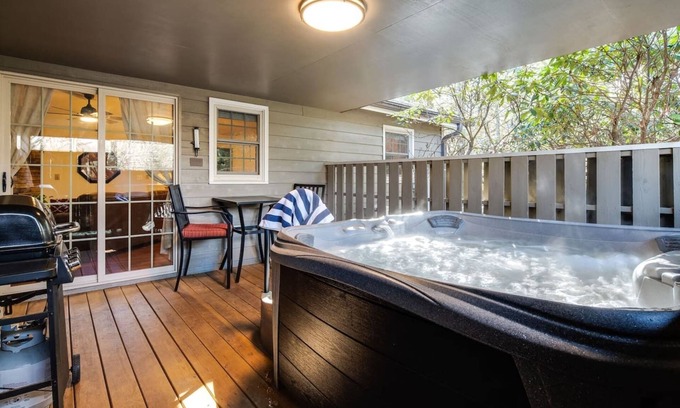 Asheville House | SGL-LVL | Hot Tub | Fireplace | EV Charger | Grill