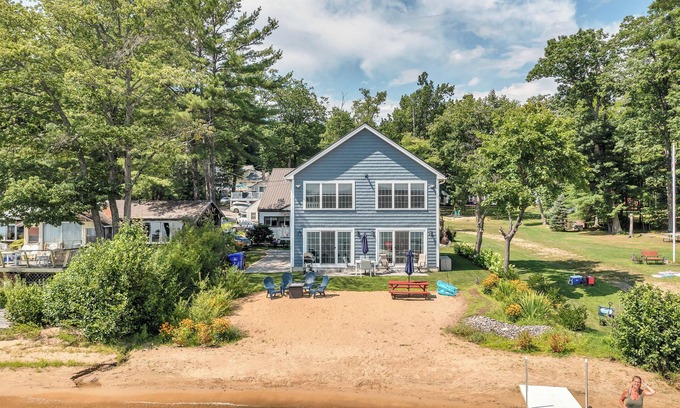 Lochmere House | Shades of Summer on Lake Winnisquam