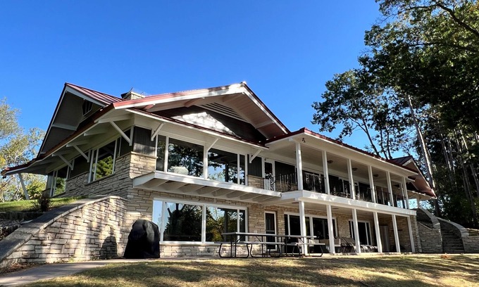 Waupaca House | Shadow Lake Retreat House ~ Waterfront ~ Includes kayaks, paddle boards, bikes.