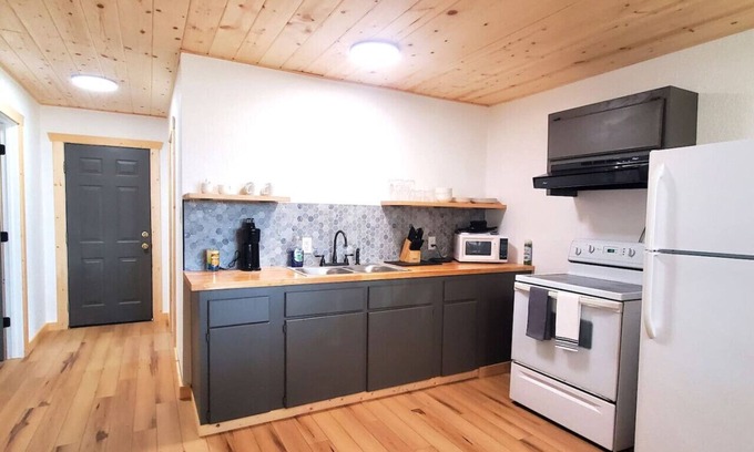 Sulphur House | Shady Cove -Tucked away in a cove near Lake of the Arbuckles