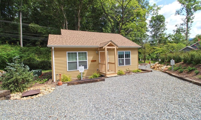 Bryson City Cabin | Shady Getaway- Bryson Village