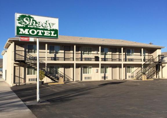 Caliente Hotel | Shady Motel