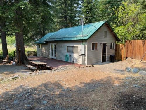 Enterprise House | Shady Pines