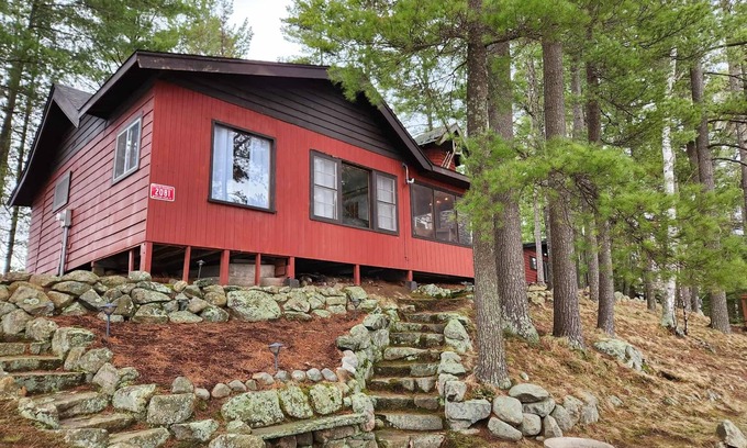 Rhinelander Cabin | Shady Rest Cabin #2, lakefront, firepit, sleeps 6, pets welcome, sandy beach