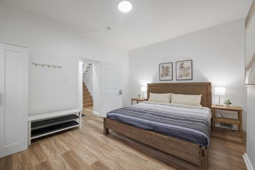 Shadyside House | Shadyside, Pittsburgh !D Modern and Bright Private Bedroom with Shared Bathroom