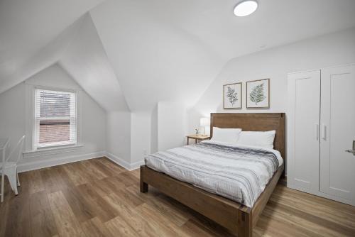 Shadyside House | Shadyside, Pittsburgh !G Modern and Bright Private Bedroom with Shared Bathroom