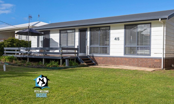 Goolwa Beach House | Shaka – Seaside Retreat with Relaxing Vibes and Beach Access