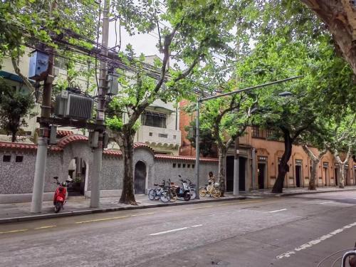 Huaihai Road Commercial Area Apartment | Shanghai Garden Historical loft Apartment with courtyard and citywalk- Near Downtown Wukang Road