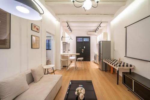 Downtown Shanghai Apartment | Shanghai Yi Du B&B - Near People's Square Metro Station and the Bund