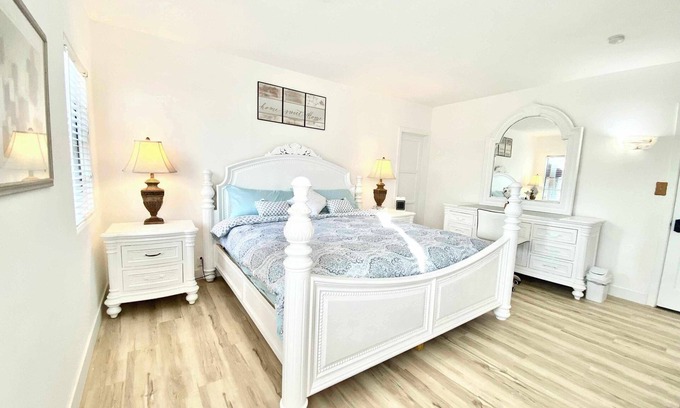 East San Gabriel Bed & Breakfast | Share house - Sunshine king bed near Arcadia