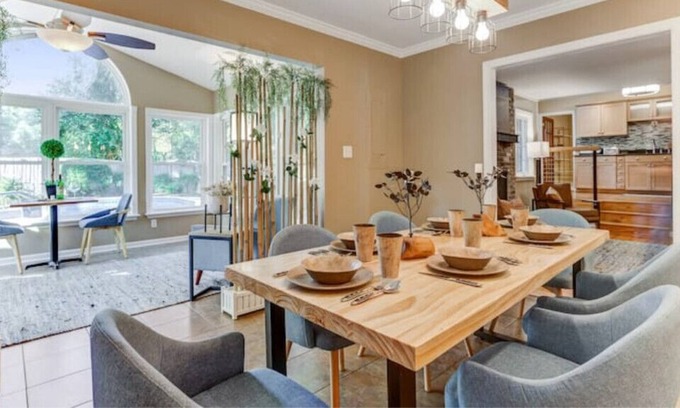 Summerville House | Share-in Dipity Refined 4 bedroom house w/ a pool