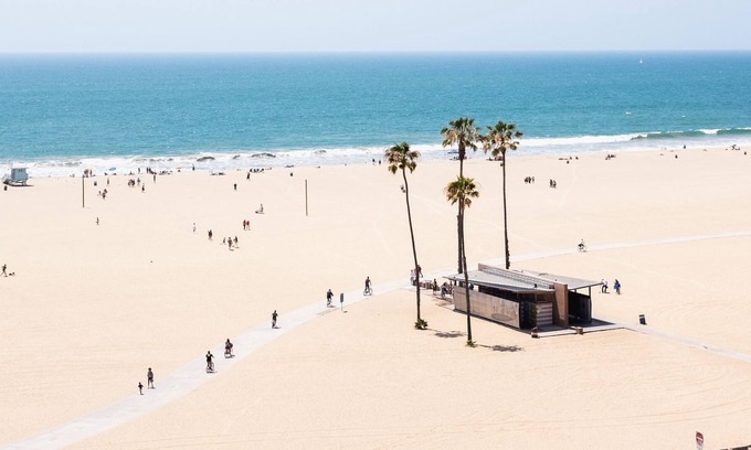 Sunset Park House | Shared bedroom in fully furnished RV, LA