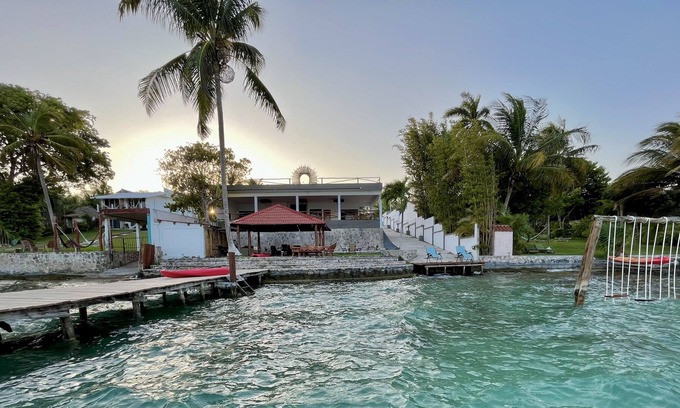 Chetumal House | Shared house on the shore of the Bacalar lagoon with 3 rooms for 10 people