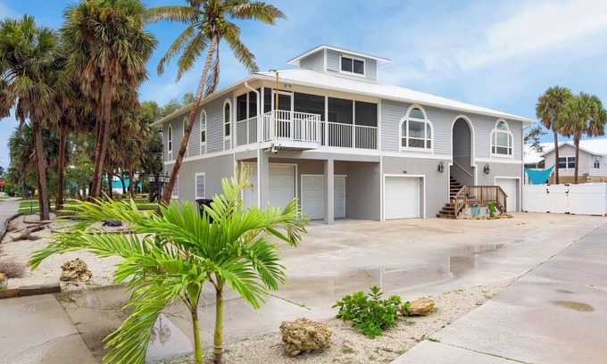 Mid Island House | 🏖️Shared Pool | Steps to the Beach | Awesome Location | Beach Villa B🏖️