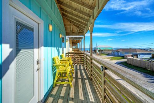 Flour Bluff House | Shared Pool w Bay Views Boat Dock Fishing Big Slough by AvantStay