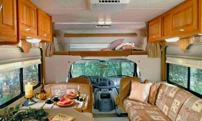 Sunset Park House | Shared RV - 5 min from Santa Monica Pear