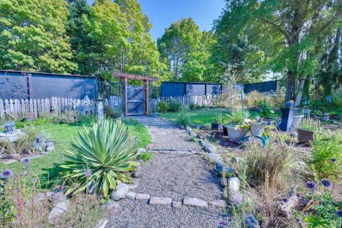 Port Angeles Apartment | Shared Yard Apt 2 Mi to Port Angeles City Pier