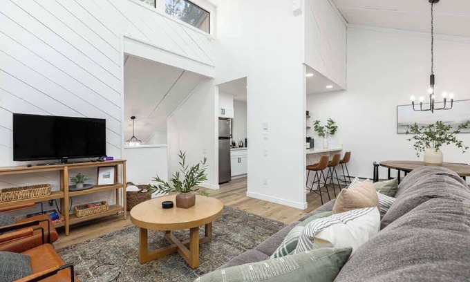 Shaver Lake Condo | Shaver's Modern Forest Retreat-Pool & Spa