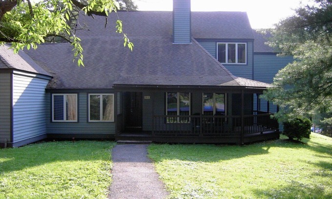 Shawnee On Delaware Resort | Shawnee Village Pocono Mountains on Delaware River Hiking Biking Golf Pool Spa