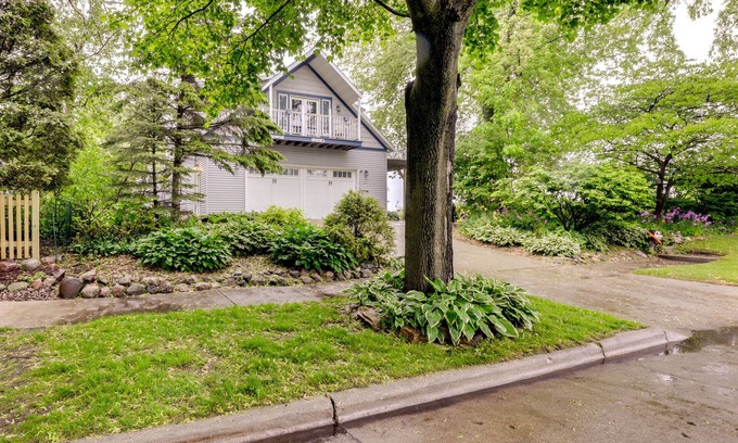 Sheboygan Apartment | Sheboygan Getaway w/Deck + On-Site Lake Access!