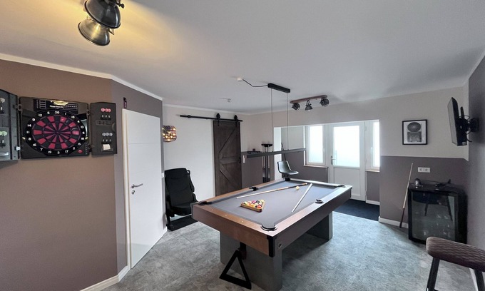 Schmalfeld House | Shed 30 near Hamburg between the seas. Billiards, darts, sauna, very luxurious