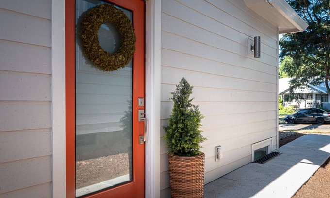 Concordia House | Sheek Brand new 3 bedroom place, in the heart of the Alberta Arts District
