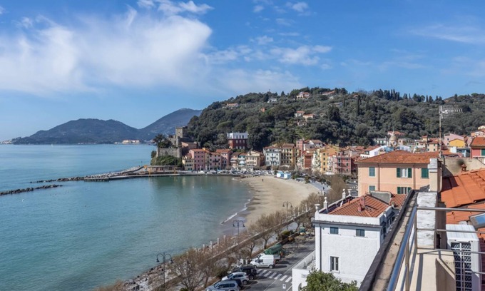 San Terenzo Apartment | Shelley's Terrace Panoramic Flat x4
