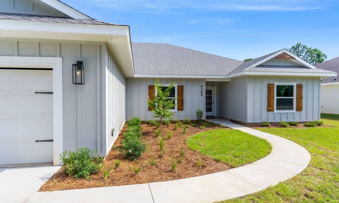 Navarre House | Shelluva Good Time - 3 King Beds 8 Min to Beach