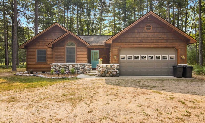 Rapid City House | Shellway Cottage | Walk to Torch Lake