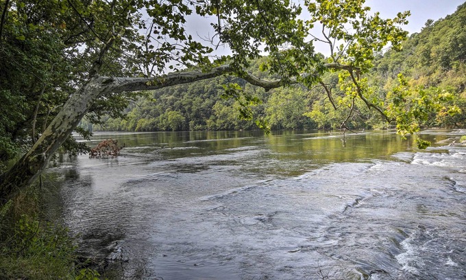 Rileyville House | Shenandoah River Getaway < 9 Mi to Downtown Luray!