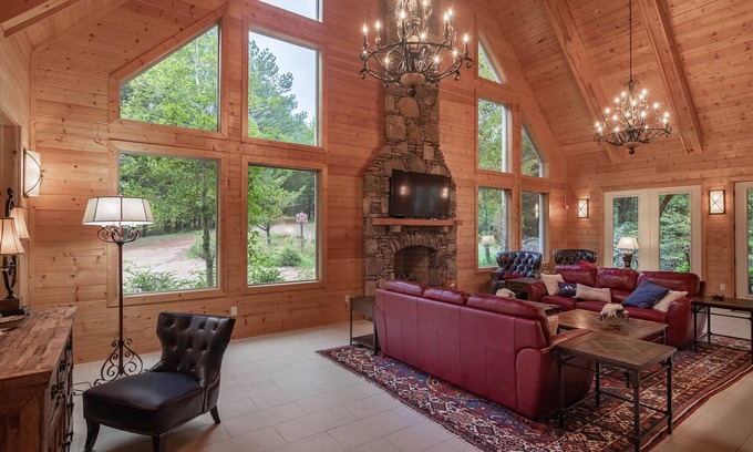 Oxford Ski Chalet | Shenandoah-Style Chalet 5 miles from Vaught Hemingway Stadium.