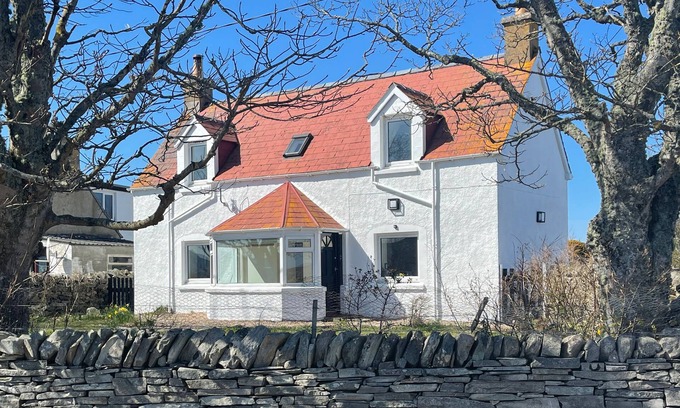 Lairg Cottage | Shepherd Moon - Sea View Cottage near NC500