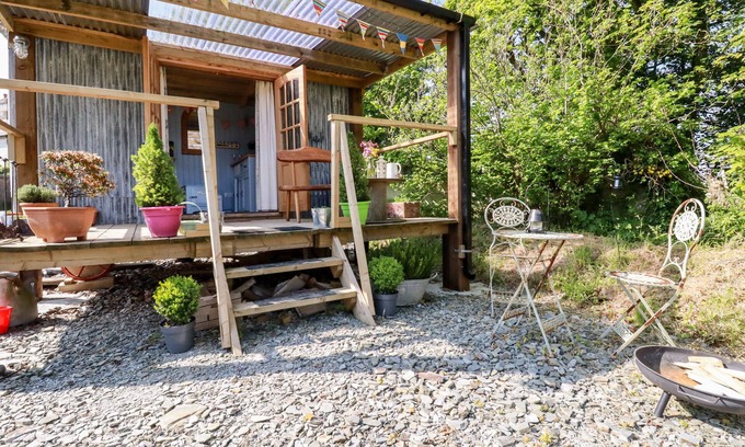 Brazzacott Cottage | SHEPHERDS RETREAT, pet friendly, with hot tub in Crackington Haven