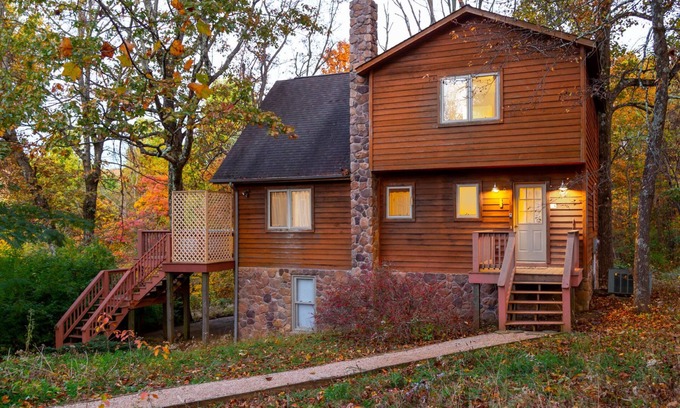 Montebello Cabin | Sherando Cabin-hot tub, kitchen, fireplace
