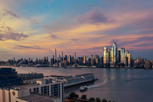 Weehawken Hotel | Sheraton Lincoln Harbor Hotel