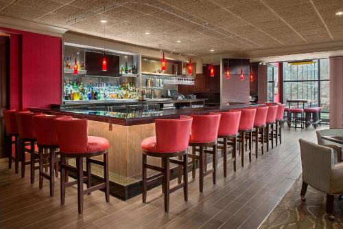 Cuyahoga Falls Hotel | Sheraton Suites Akron Cuyahoga Falls