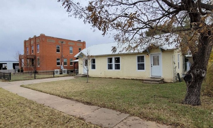 Memphis House | Sheriff`s House next to Jailhouse