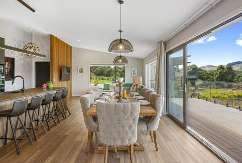 Kinloch House | Sherwood Lakeview Retreat - Luxury Home
