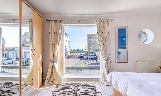 New Romney House | Shimmering Sea - Three Bedroom House, Sleeps 6