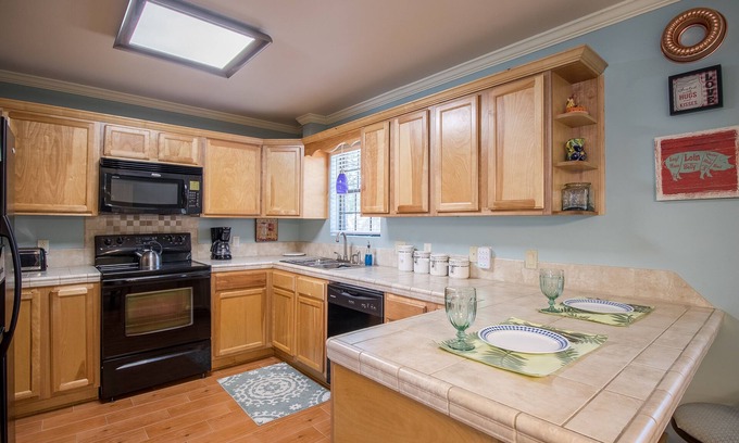Waveland House | Shipp House- Monthly Rental, Quiet neighborhood, Safe, Near Beach