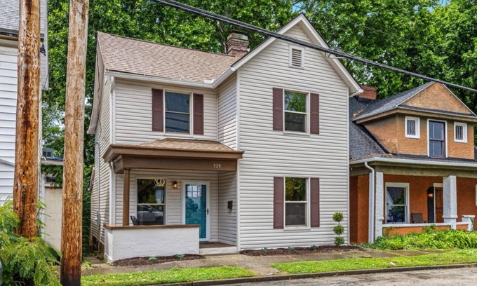 Frankfort House | Shire-Southern-Comfort quiet 3-bedroom house w/WiFi and AC in heart of downtown