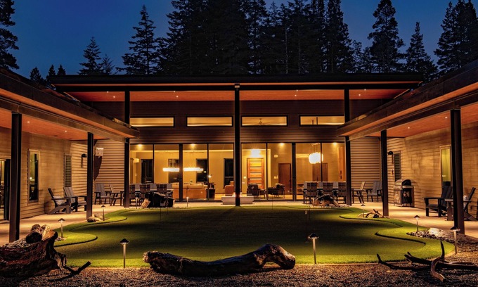 Bandon House | Shirley Woods Golf House, Luxury golf house, putting green, golf simulator, hot tub, sauna