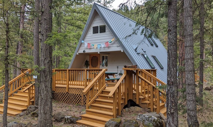 Weed Cottage | Shivangini Cottage at Healing Waters of Shasta