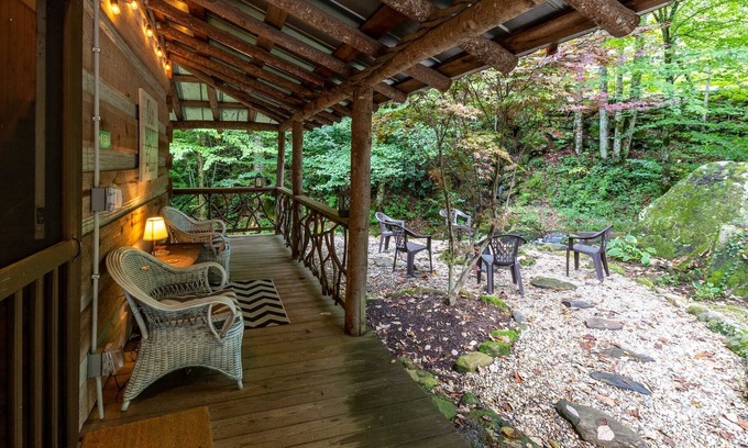 Cullowhee Cabin | Shoal Creek- Creekside, Upscale Rustic Charm, Close to Boat Rentals & Cashiers