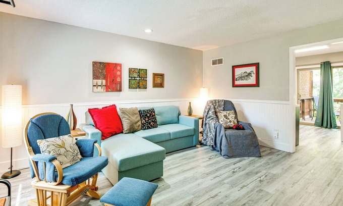 Overland Park House | Shop, Dine & Unwind: Walkable Overland Park Home