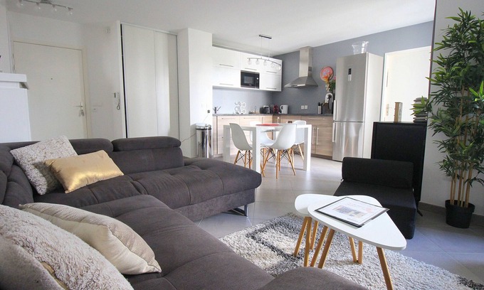 Serris Apartment | Shopping in Val d'Europe and visit Disneyland Paris (TRIANONS4)
