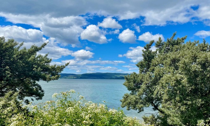 Tighnabruaich Ski Chalet | Shore front location on Loch Fyne, sleeps 4, log fire